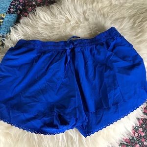 LuluLemmon Shorts size 10
